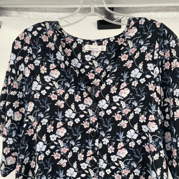 89th & Madison Floral Hi Low Button Up Top Short Sleeve Navy/Multi Size Small - Picture 2 of 9